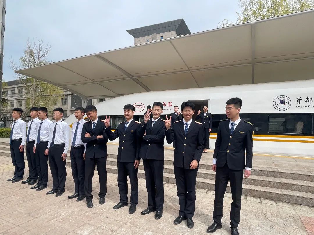 4374b9fb28f409ba42a4ab37bc4a8d6.jpg 图片